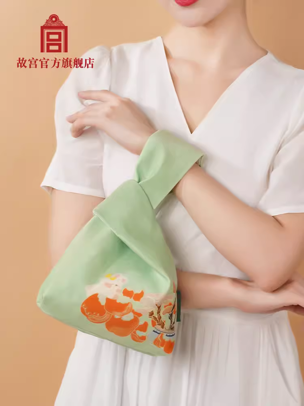 The Palace Cute Rabbit Chasing Spring Wristlet Knot Tote Bag萌兔韶春套结手腕包