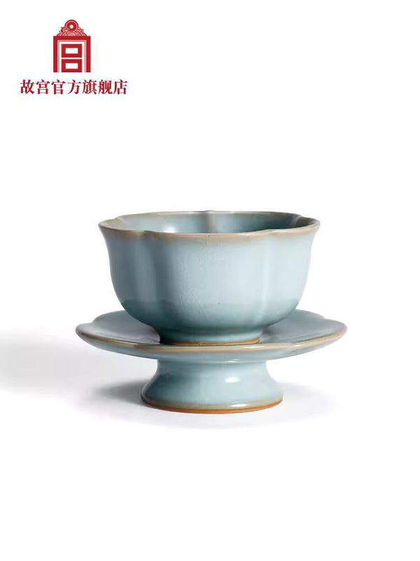 The Palace Ru Kiln Sky-Blue Glaze Tea Ware 汝窑天青釉 梅花茶盏