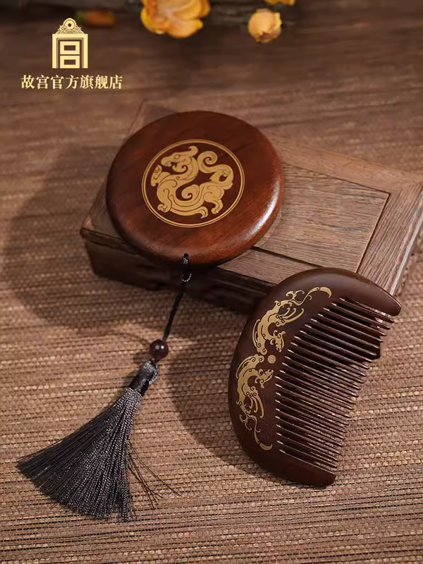 The Palace Auspicious Sun And Moon Mirror With Comb Set 日月迎祥·镜梳随身套装