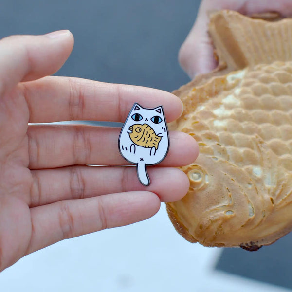 White - Black Nickel Plated Taiyaki Cat Enamel Pin